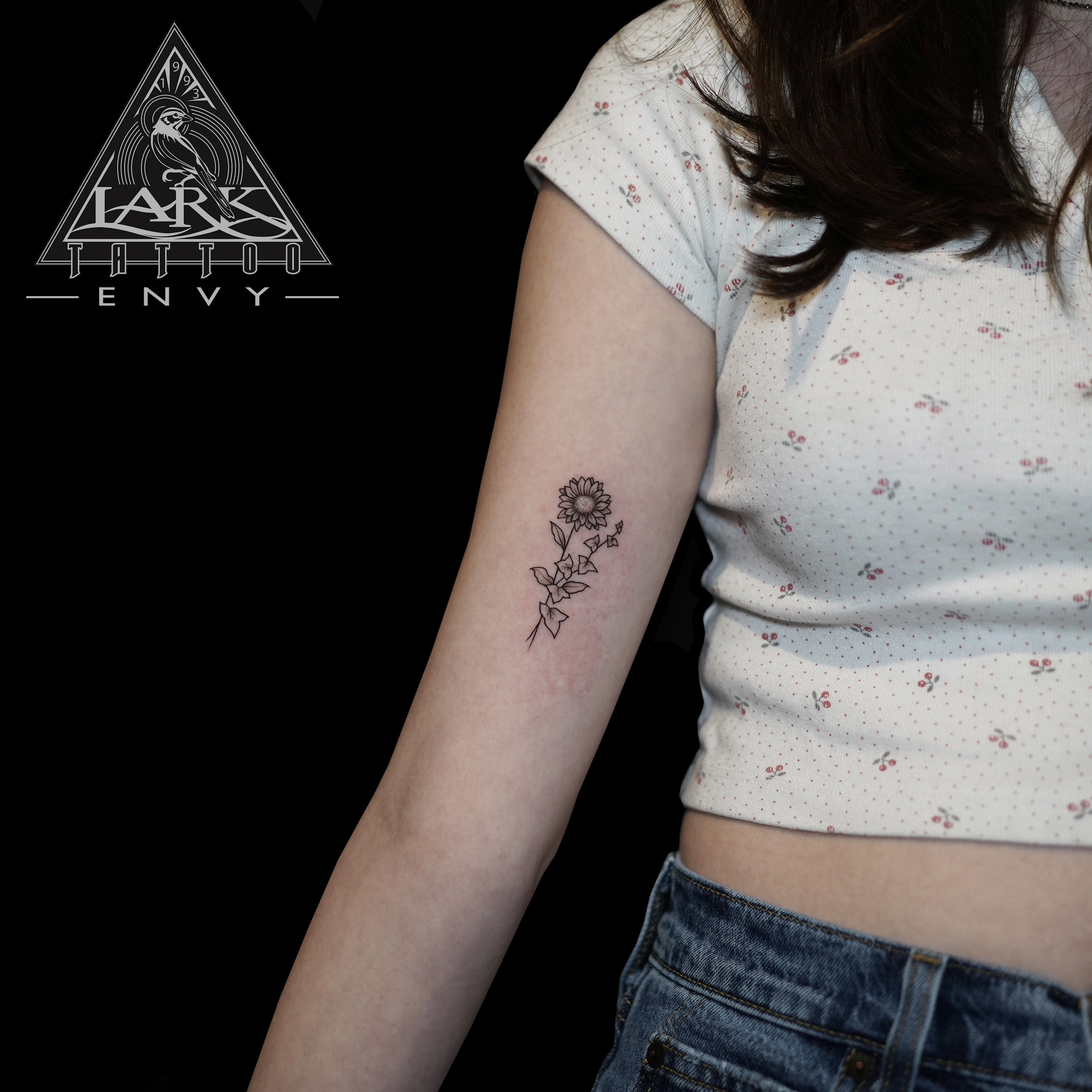 #Tattoo #Tattoos #EnvyTattoo #TattooEnvy #EnvyLarkTattoo #LarkTattooEnvy #Minimalism #MinimalismTattoo #Minimalistic #MinimalisticTattoo #TinyTattoo #MicroTattoo #BlackAndGrayTattoo #BlackAndGreyTattoo #Flower #FlowerTattoo #Sunflower #SunflowerTattoo #TattooArtist #Tattoist #Tattooer #LongIslandTattooArtist #LongIslandTattooer #LongIslandTattoo #TattooOfTheDay #Tat #Tats #Tatts #Tatted #Inked #Ink #TattooInk #AmazingInk #AmazingTattoo #BodyArt #LarkTattooWestbury #Westbury #LongIsland #NY #NewYork #USA #Art #Tattedup #InkedUp #LarkTattoos